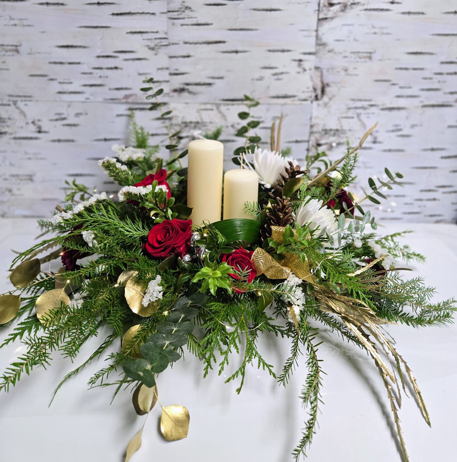 What could be more beautiful than a magnificent centerpiece for the holiday season! Right in the center of the table, it will brighten up your dinner.