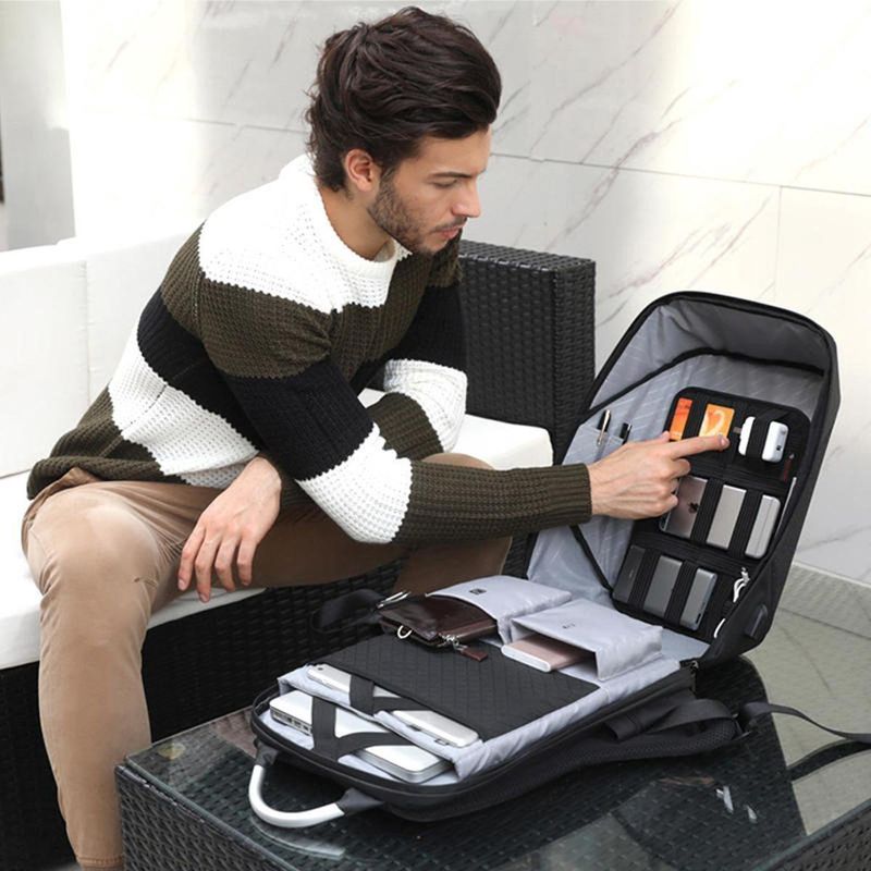 Sac à dos Arctic Hunter pour ordinateur portable jusqu&#39;à 16 pouces avec port USB pour connecter la banque d&#39;alimentation - Avec verrouillage par code - noir