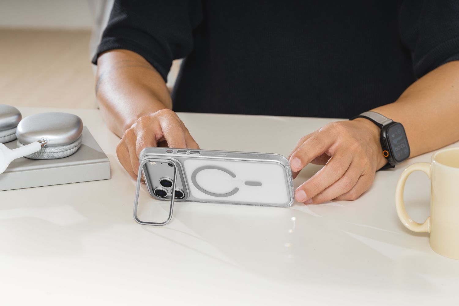 SwitchEasy iPhone 17 Pro Max LenStand M Protective Case, Mist