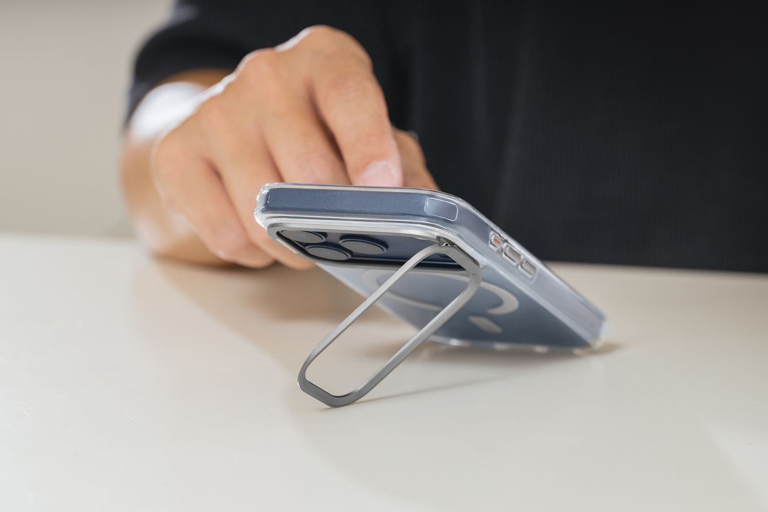 SwitchEasy iPhone 17 Pro Max LenStand M Protective Case, Mist