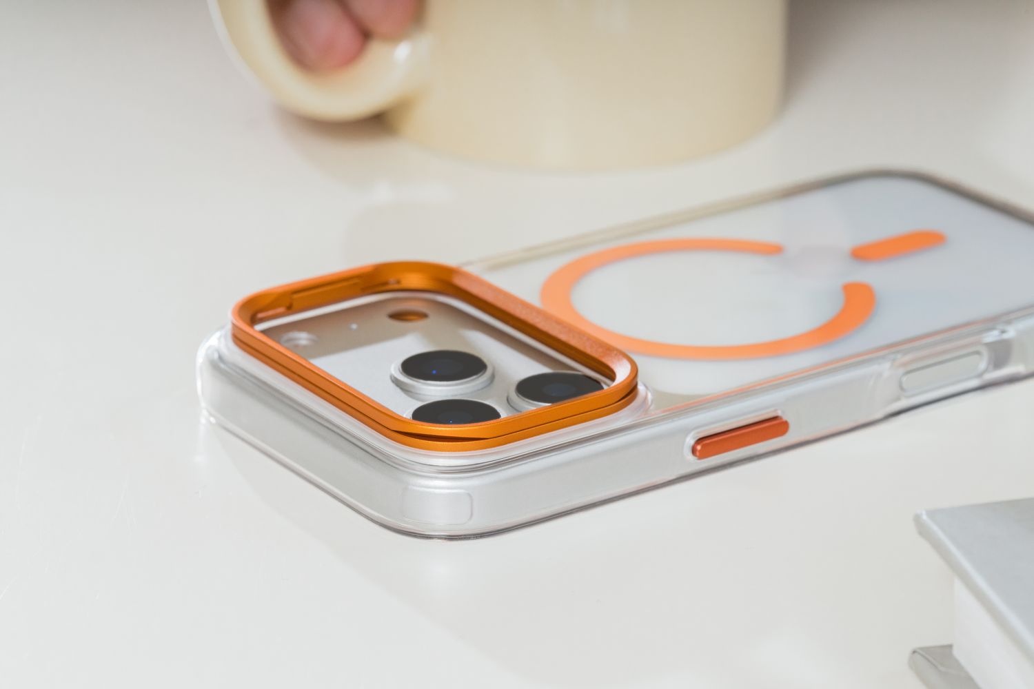 SwitchEasy iPhone 17 Pro LenStand M Protective Case, Coral