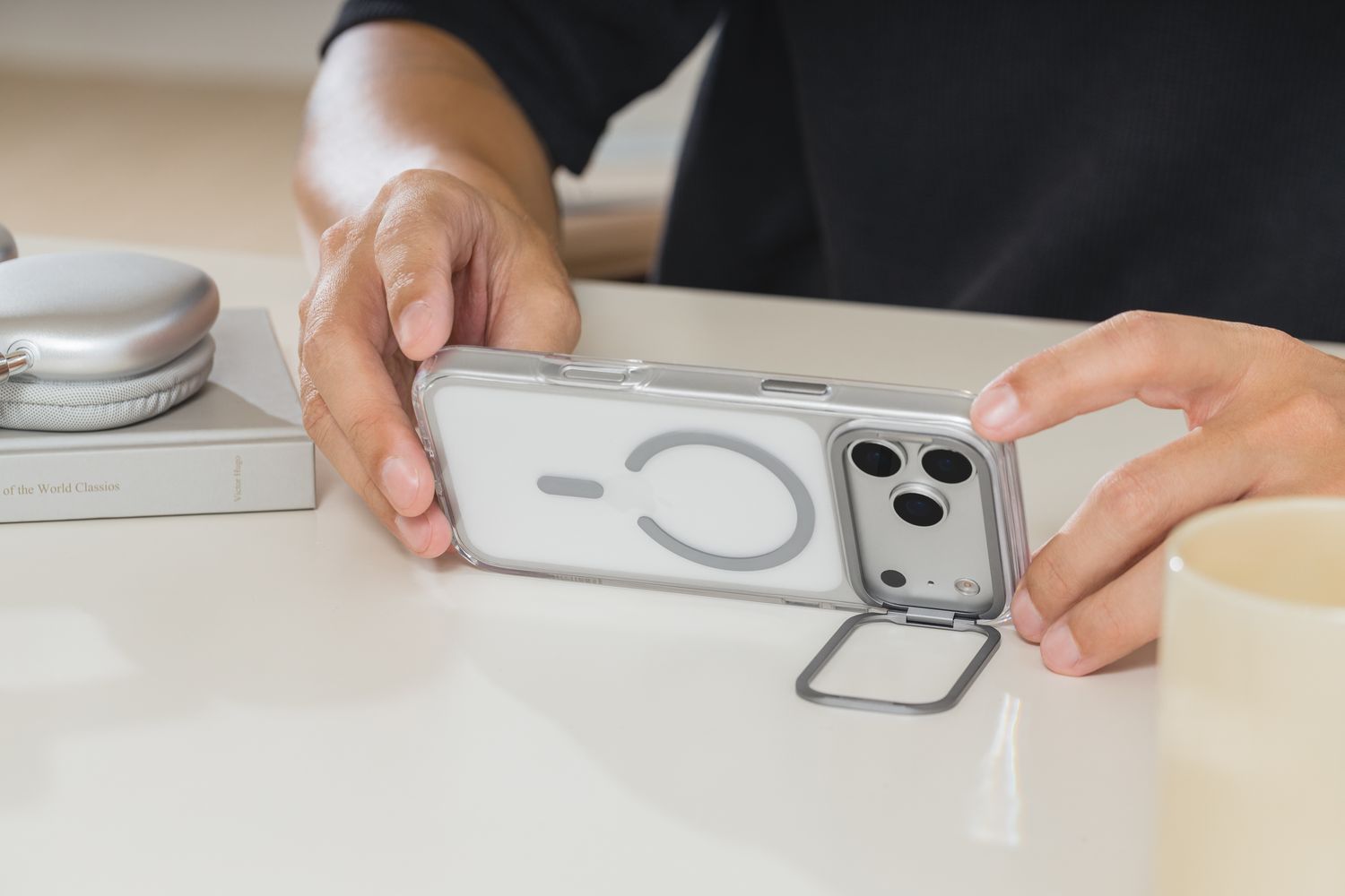 SwitchEasy iPhone 17 Pro Max LenStand M Protective Case, Mist