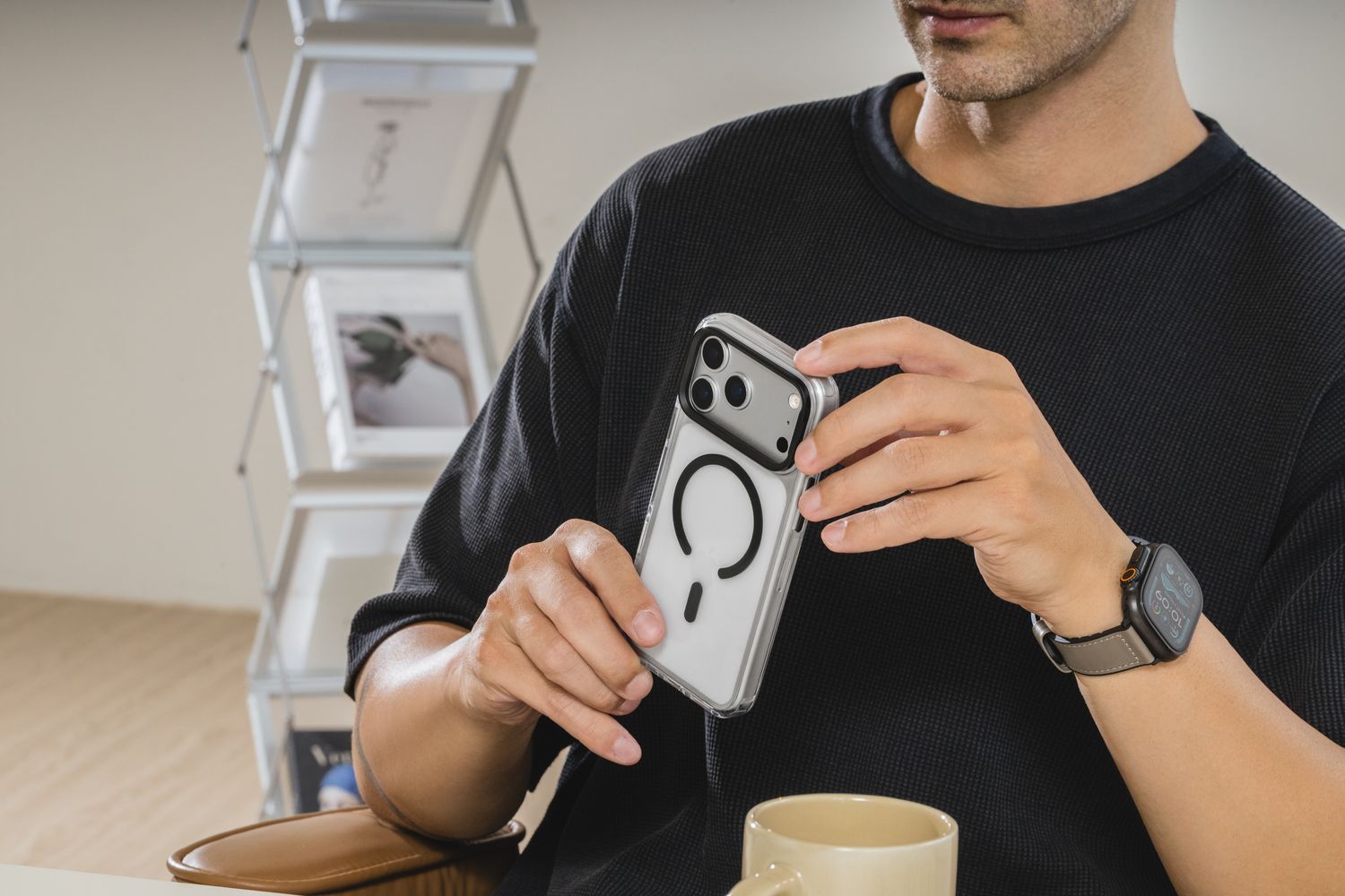 SwitchEasy iPhone 17 Pro Max LenStand M Protective Case, Mist