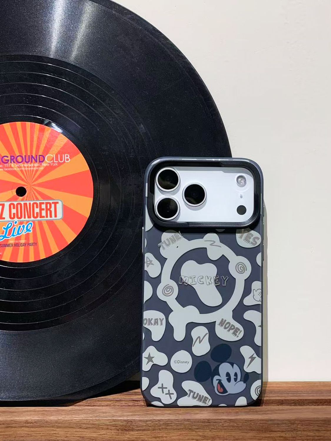 Disney iPhone 17 Pro Max 3in1 MagSafe Case, Graffiti Mickey