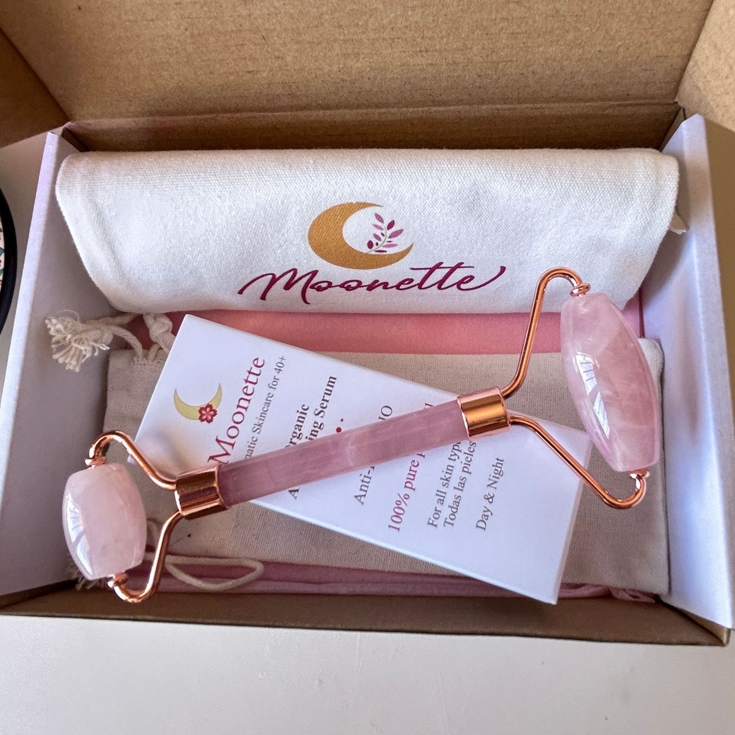 Anti-Ageing Serum with Rose Quartz Face Roller Gift Set / Kit Regalo Serum Antiedad con Rodillo Facial de Cuarzo Rosa