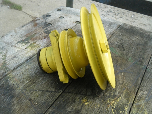 John Deere 318 Center Spindle with Pulley