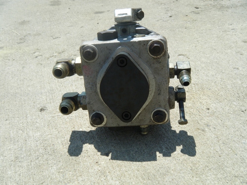 Country Clipper Zeton Boss 0-Turn Commercial Tractor Hydro Pump