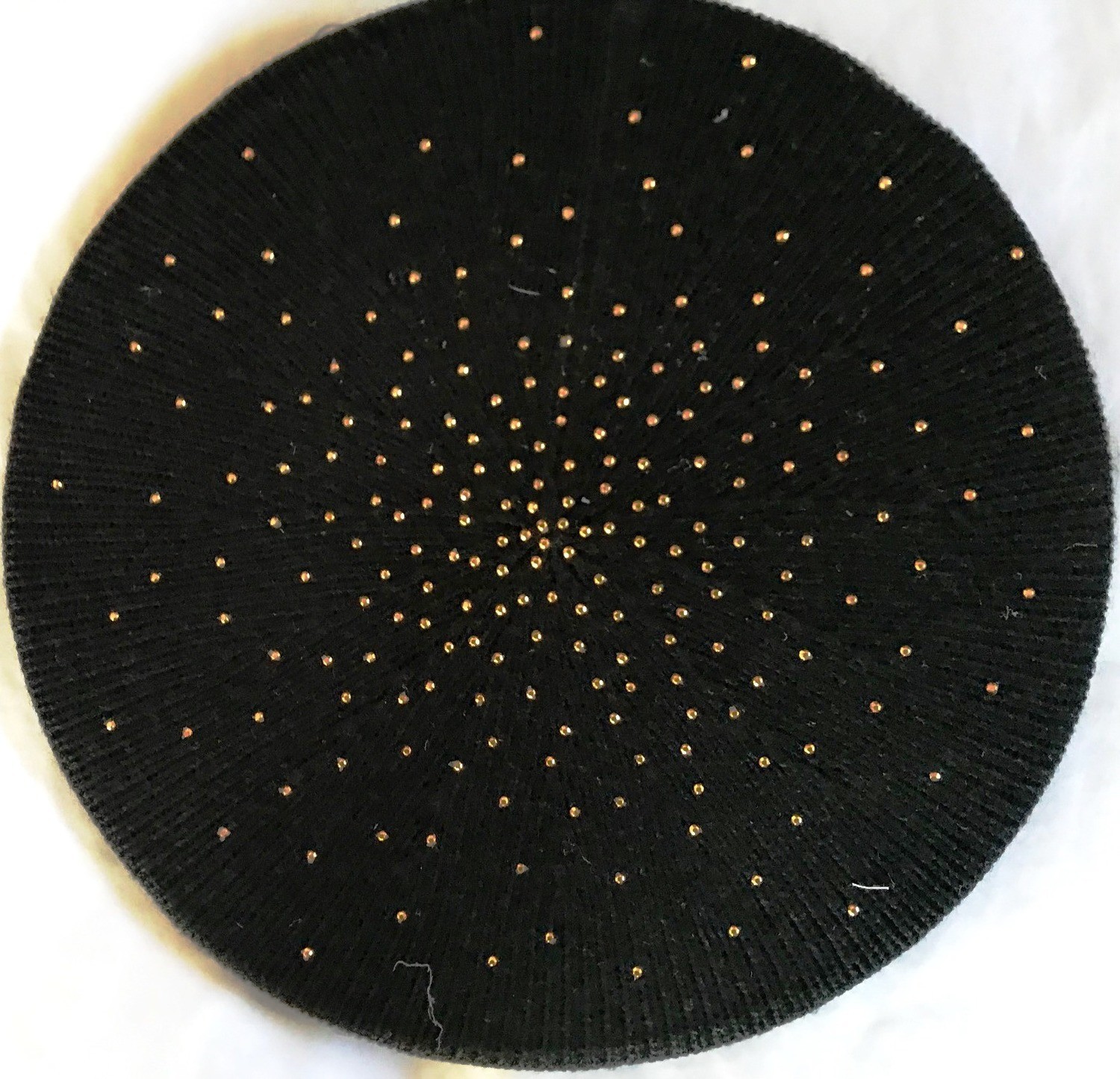 Black lined beret/snood w/gold studs