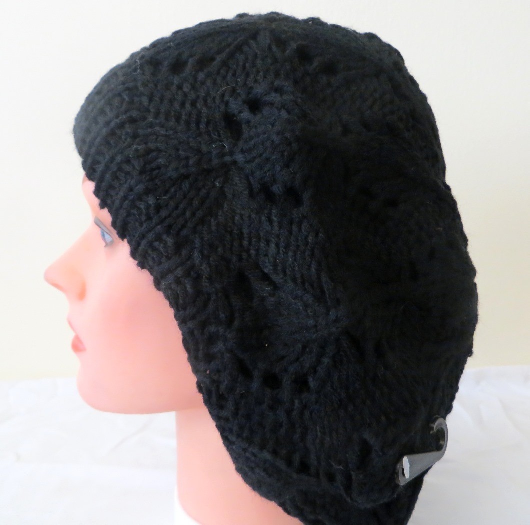 Black lined patterned beret