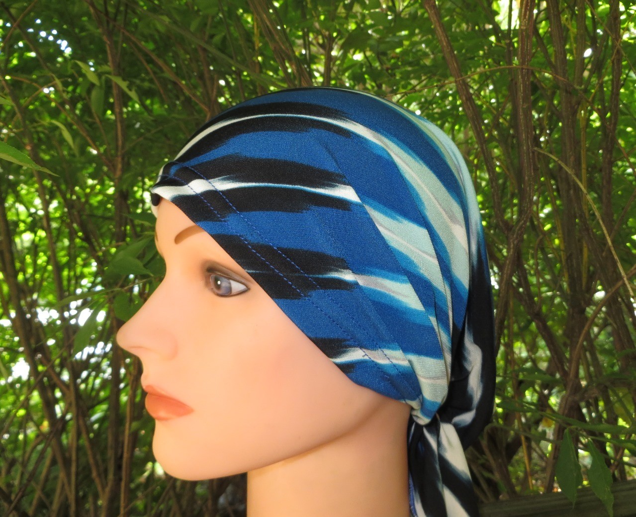 Pre tied tichel white with blue