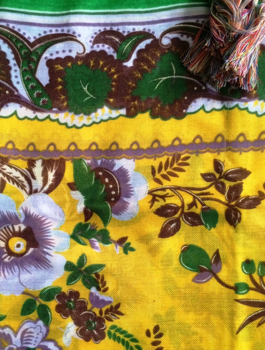 Yellow flowers soft tichel