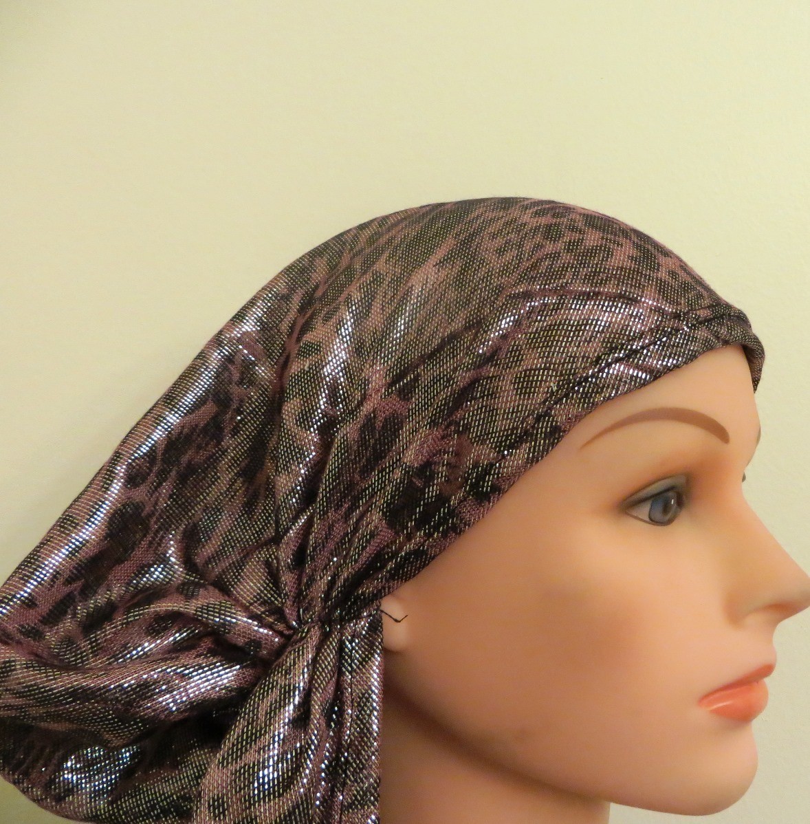 Raspberry shimmering pre tied tichel