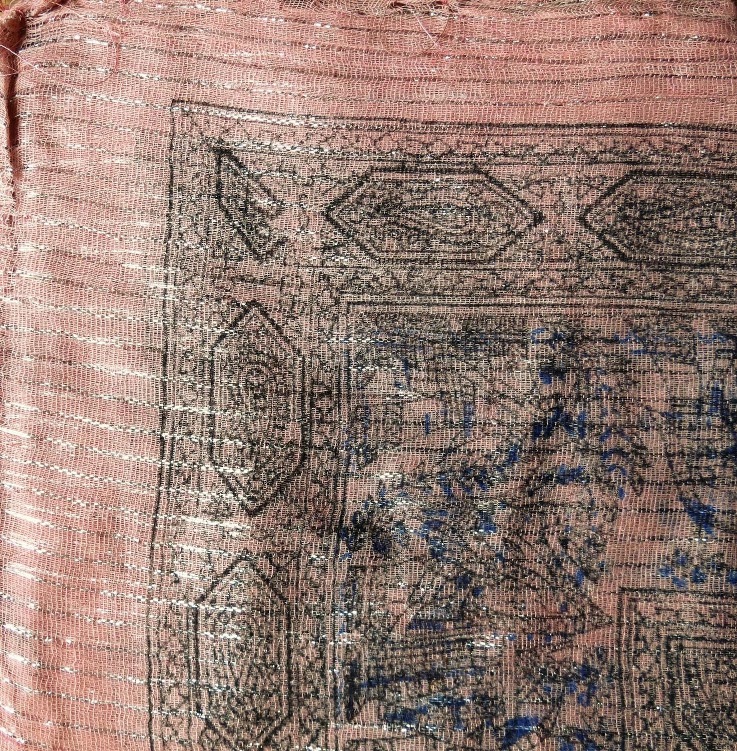 Light pink  patterned lurex tichel