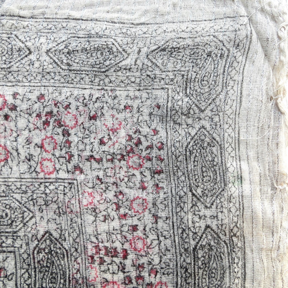 Off white lurex tichel with red berry flowers
