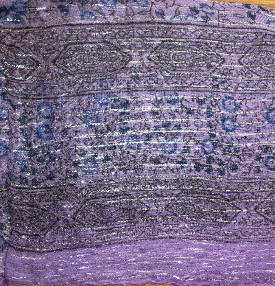 Light purple lurex tichel with blue berry flowers
