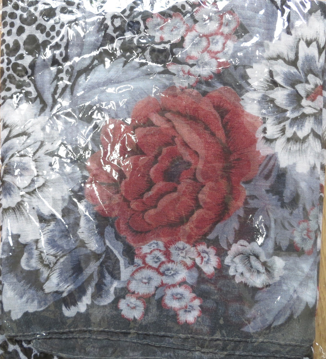 Gray burst o flower tichel