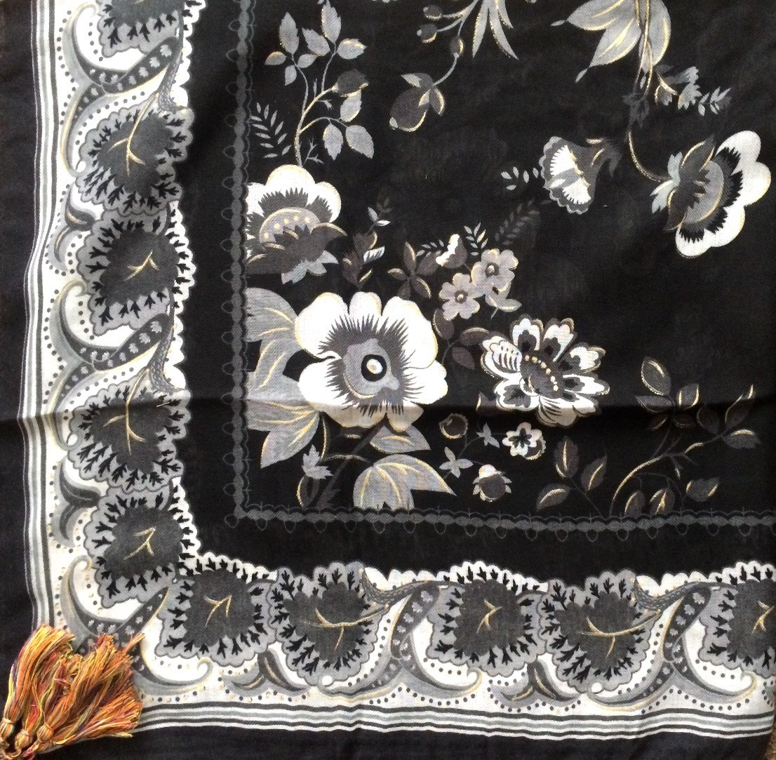 Black flowers soft tichel