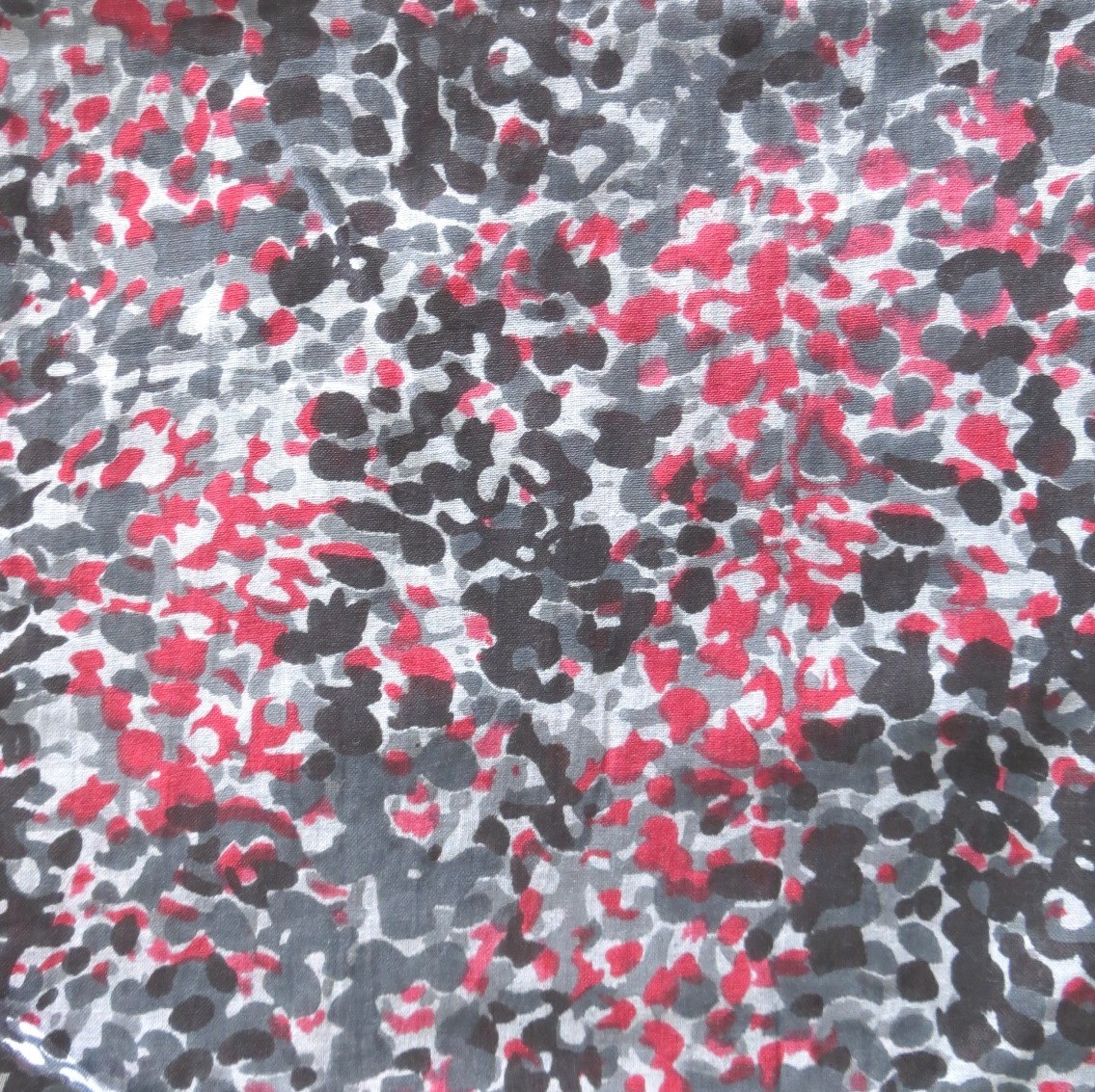 Gray &amp; black splatter print tichel