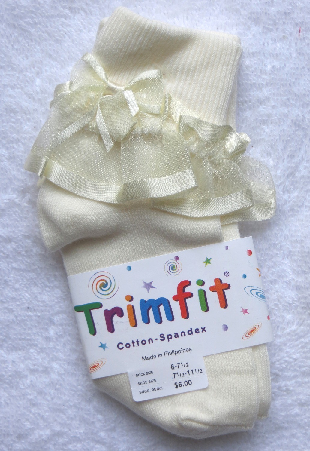 Cream short sock with frill and bow