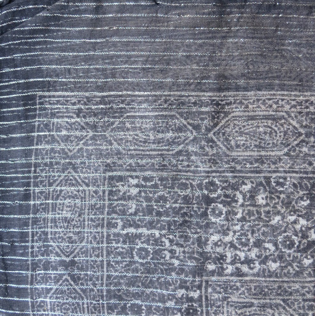 Black lurex tichel with white flowers