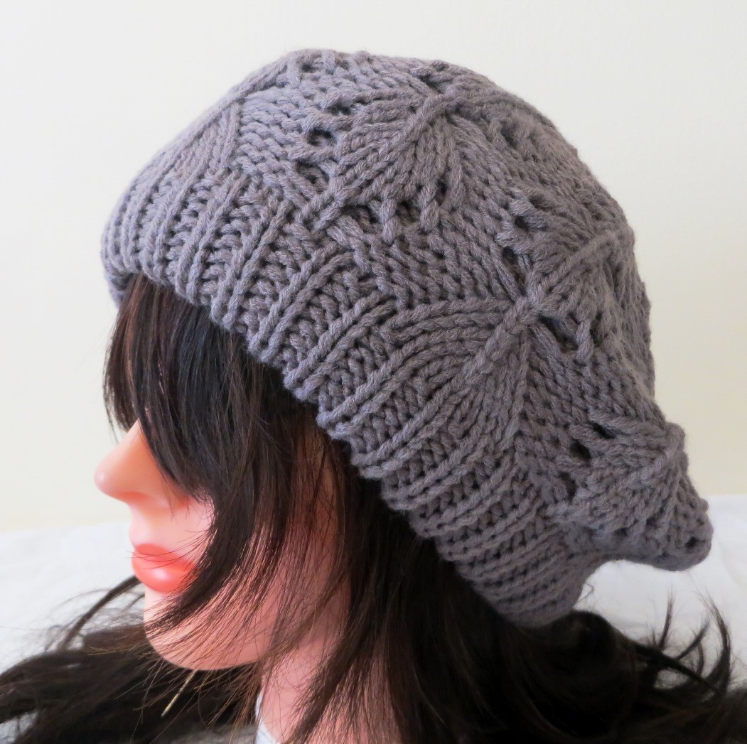 Dark gray lined patterned beret