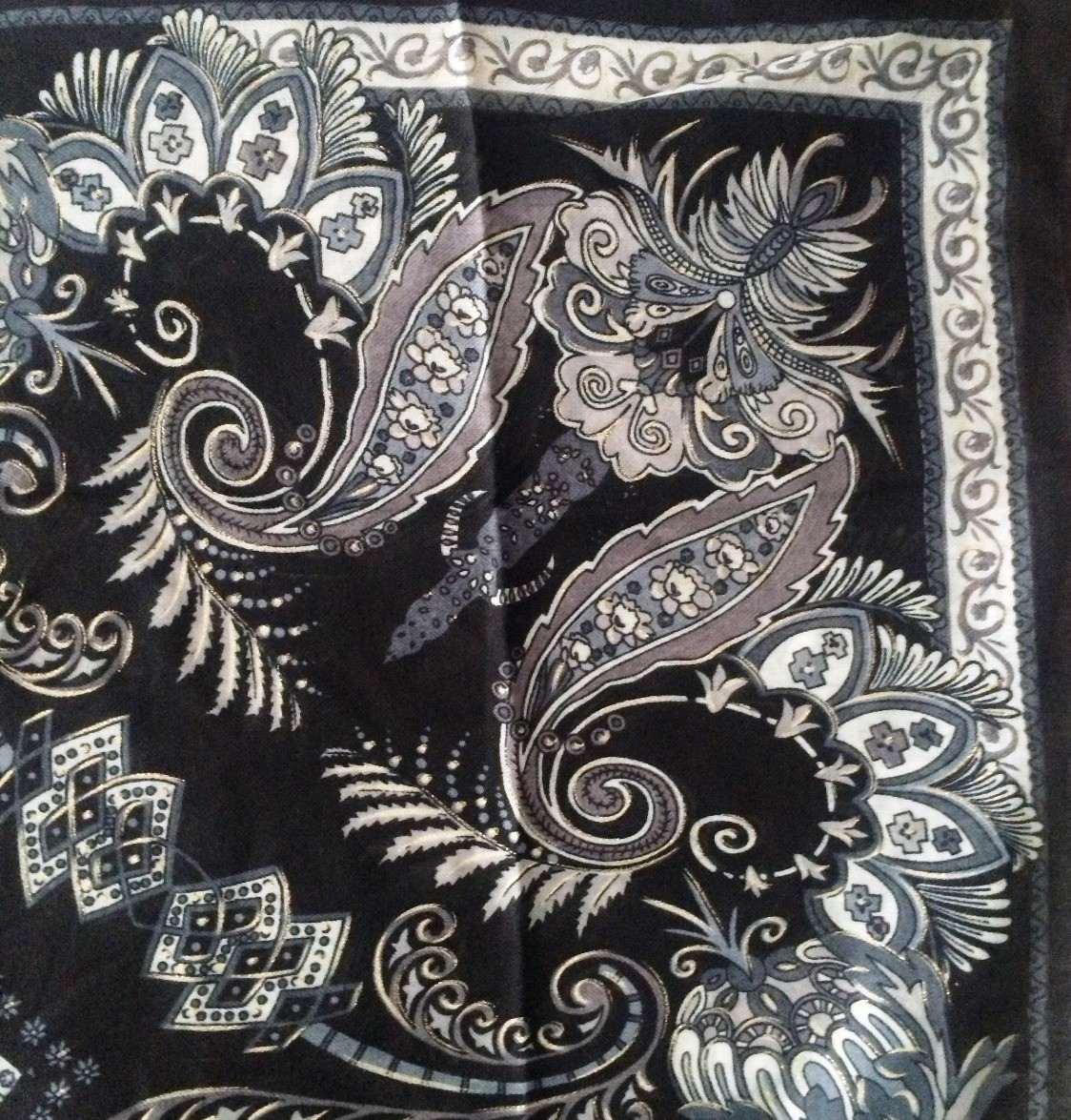 Black soft tichel with Oriental flavor