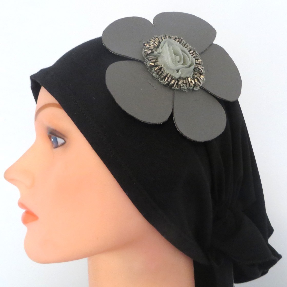 Self tie tichel black with gray flower