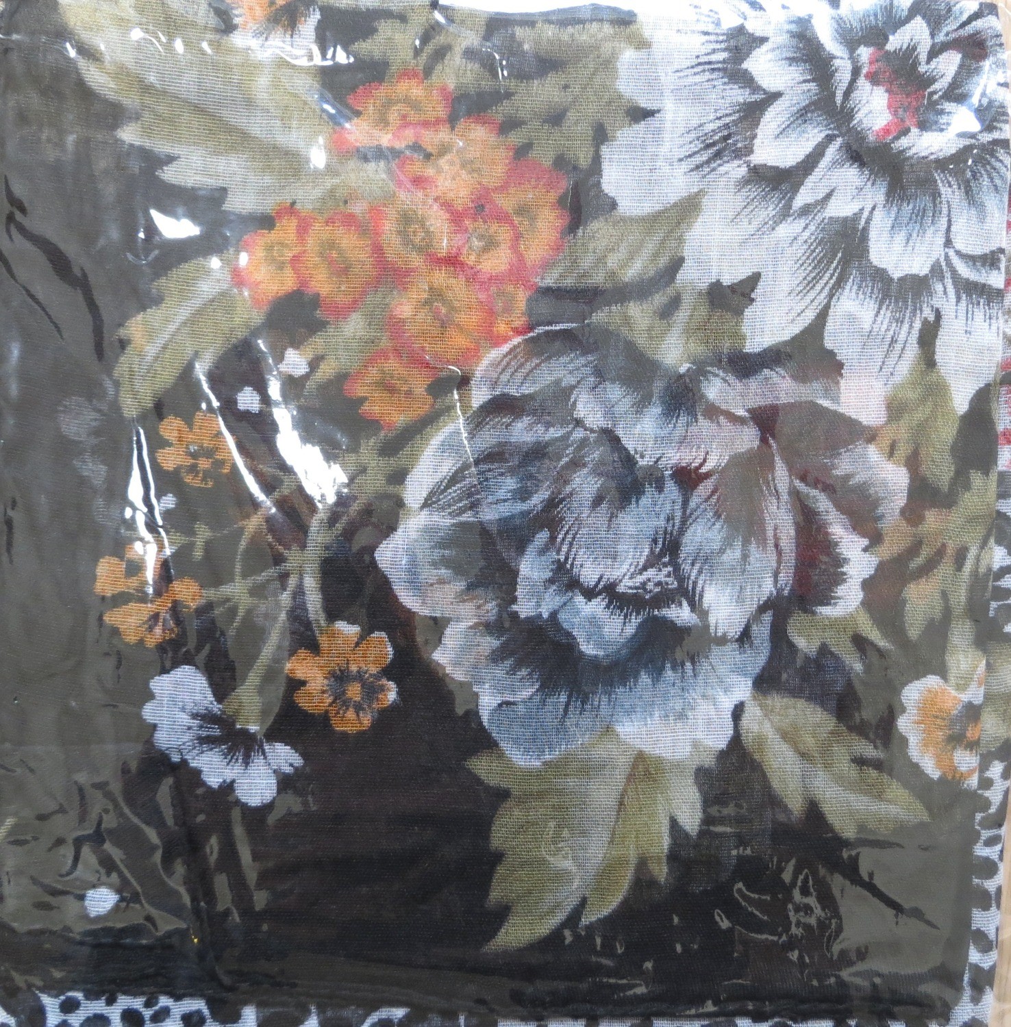 Black burst o flower tichel