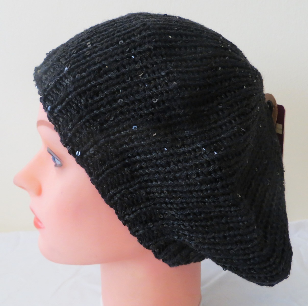 Black beret with light sparkles