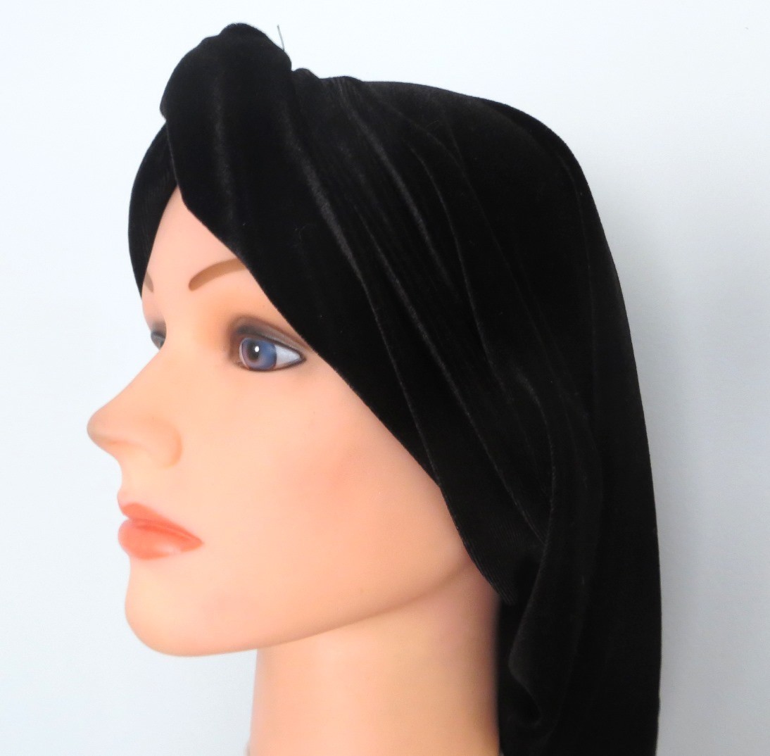 Black velvet knot snood