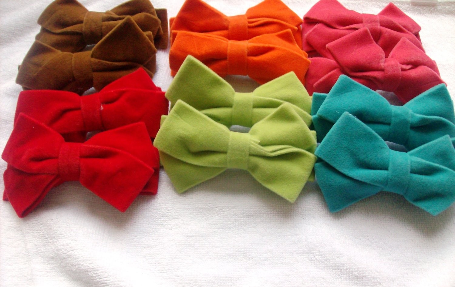 Rough velvet bows