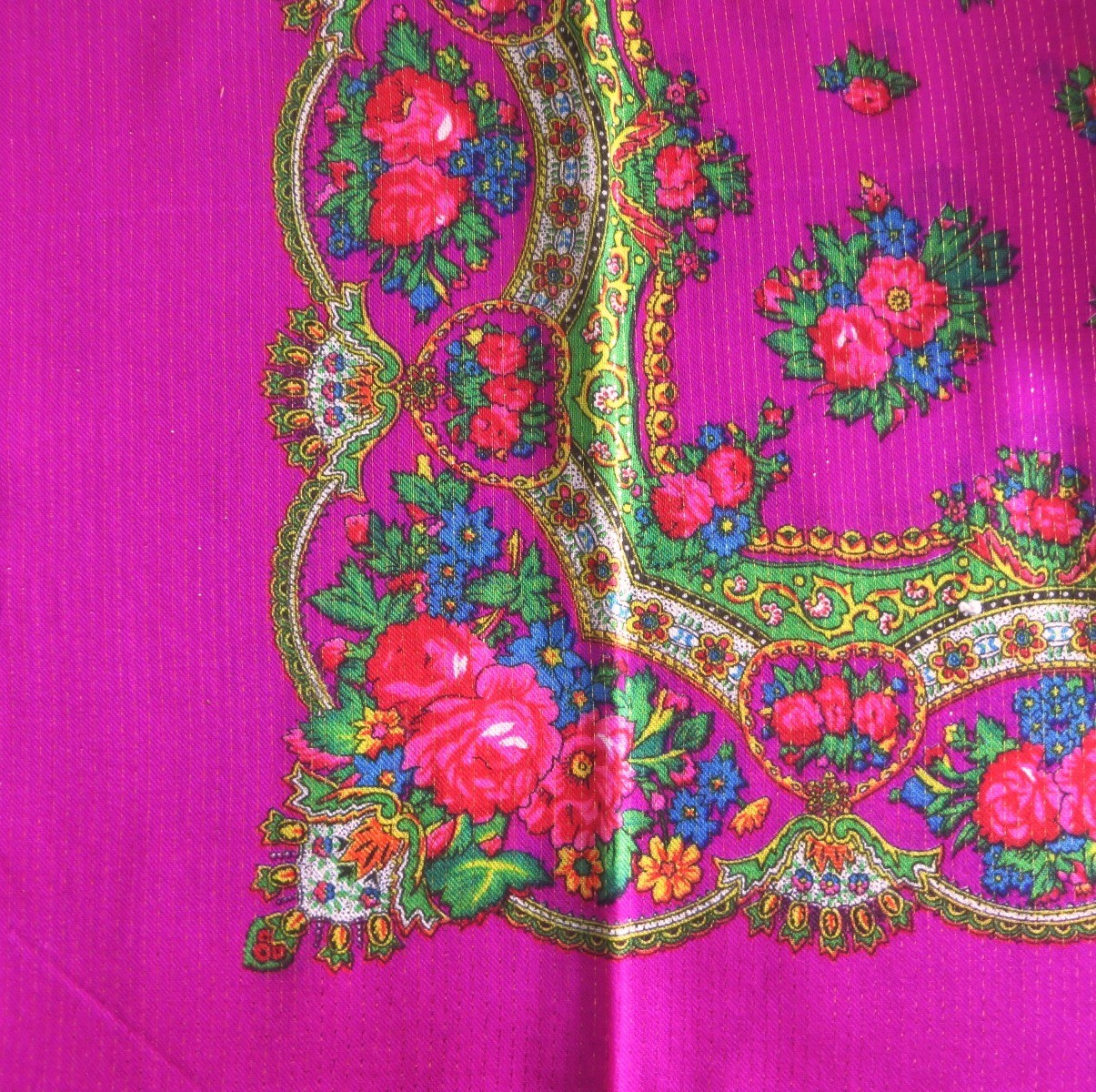 Fuchsia vintage tichel with gold threads