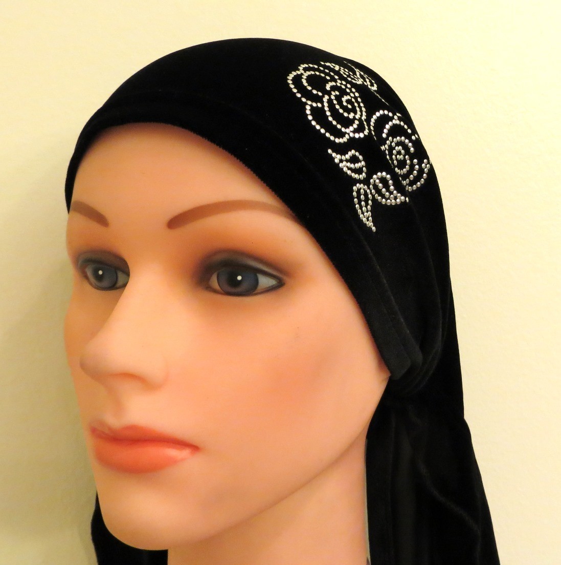 Black velvet  pre tied tichel with applique