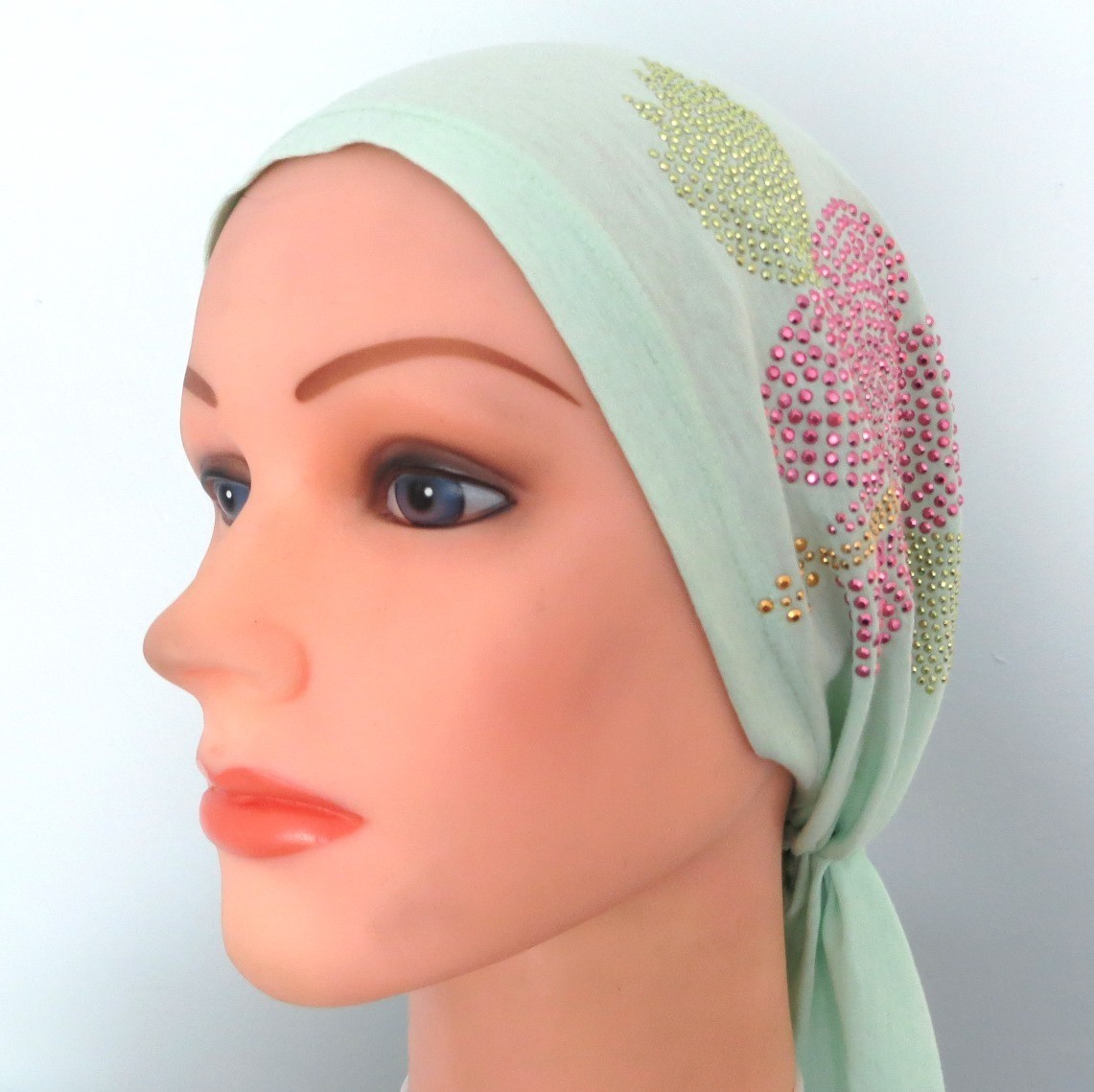 Light pistachio green pre-tied tichel