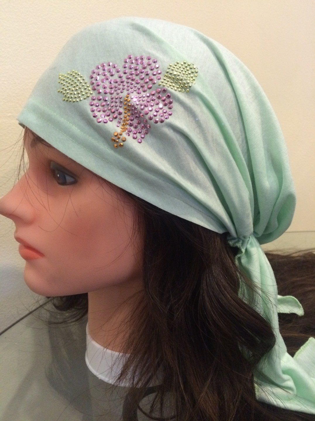 Light pistachio green pre-tied tichel