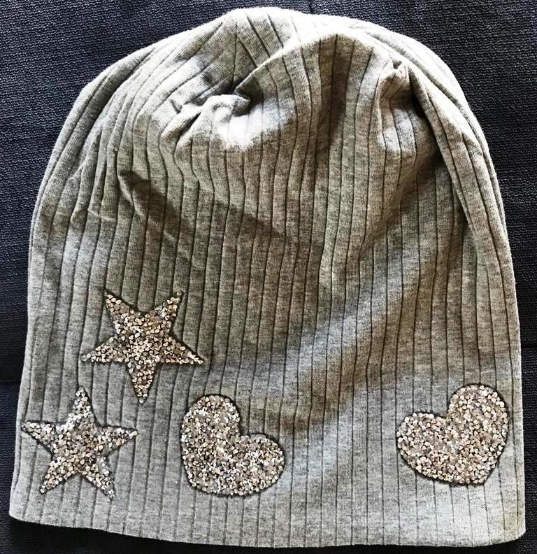 Light gray wide ribbed cotton beanie w/heart and stars