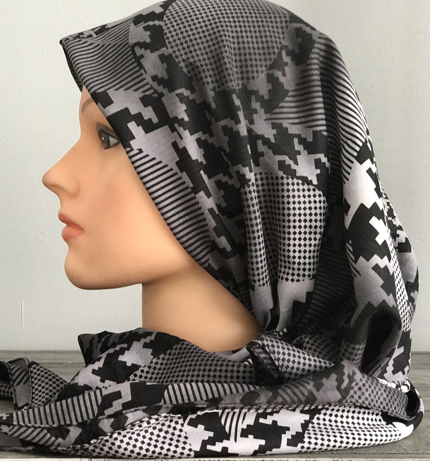 Black/gray pretied Turkish Tichel
