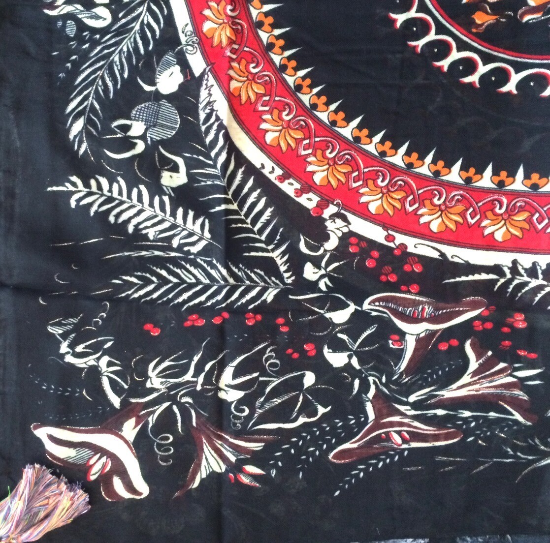 Black soft tichel with floral pattern