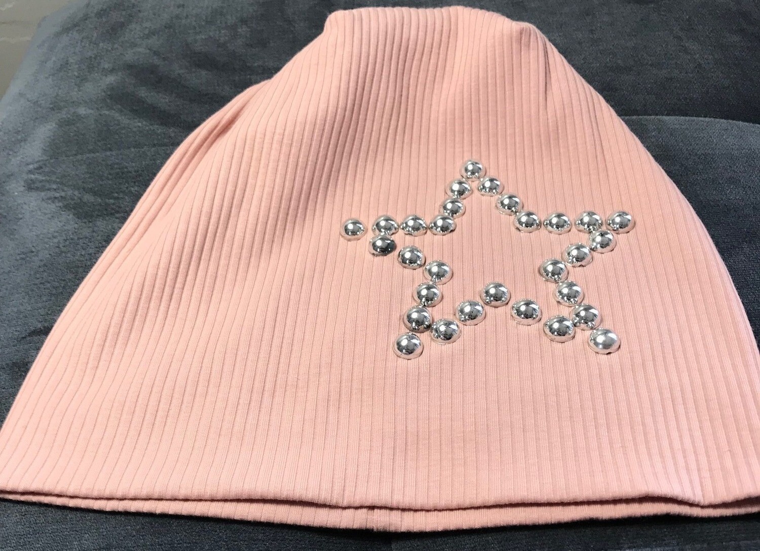 Ribbed beanie with ex. silver stoned star