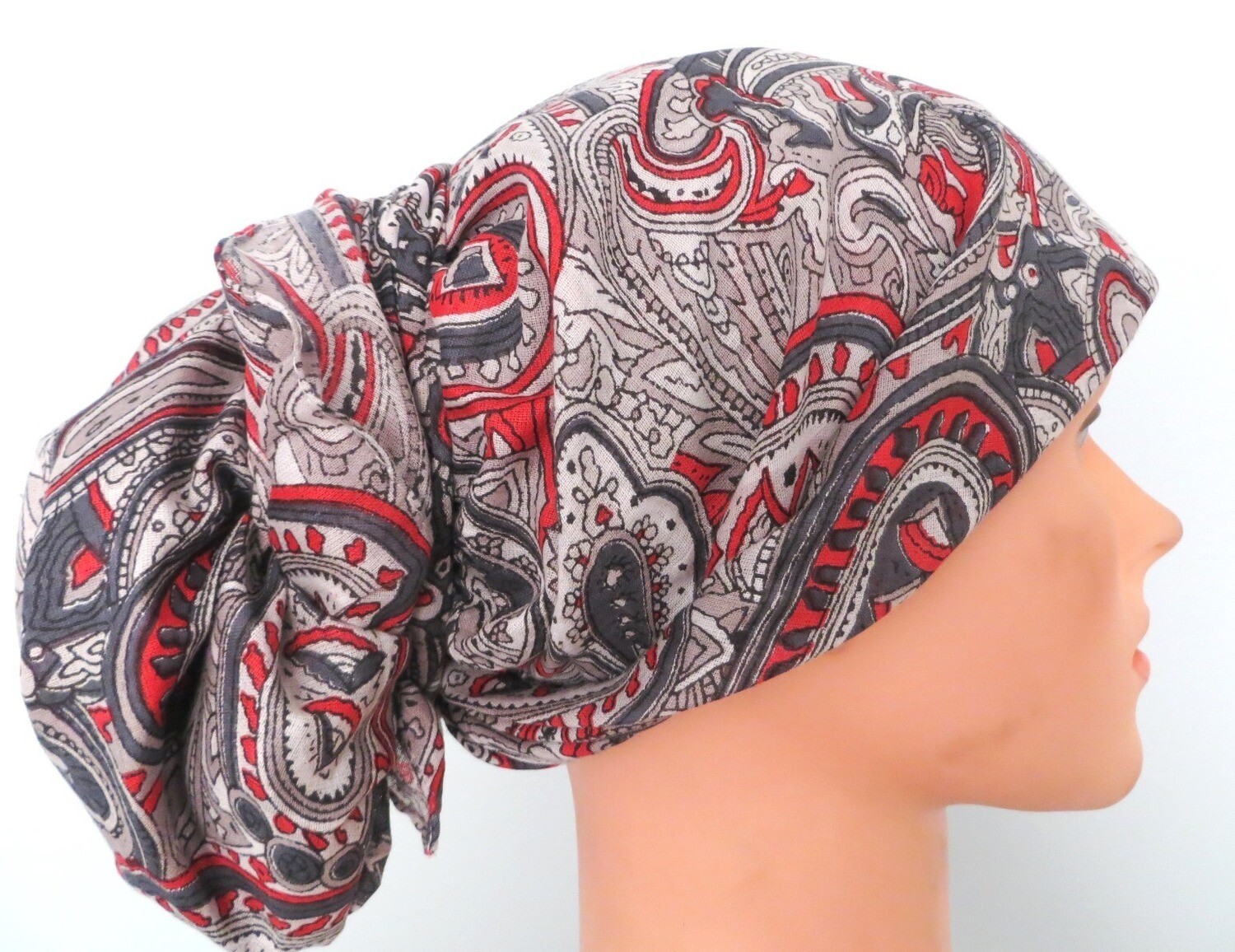 shows nice bun at the back of headcovering