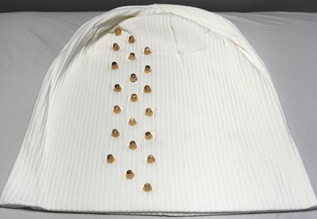 Ribbed cotton beanie w&#39;gold metal studs - Winter White