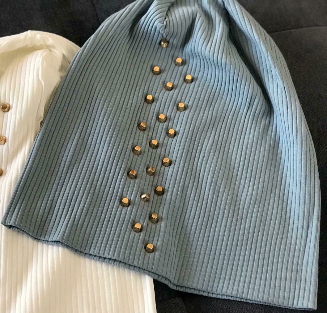 Ribbed cotton beanie w&#39;gold metal studs - Light Sapphire Blue