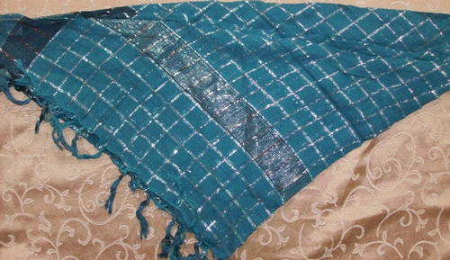 Green triangular tichel bandana