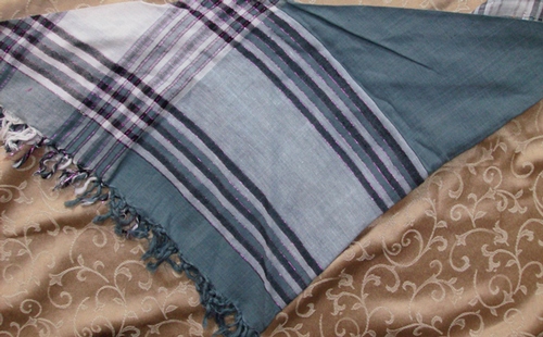 Gray with pink lines triangular tichel bandana
