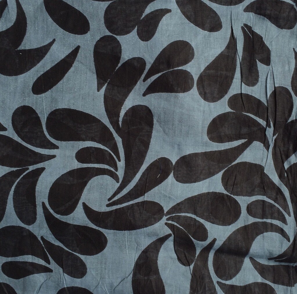 Gray and black tear drop patterned tichel