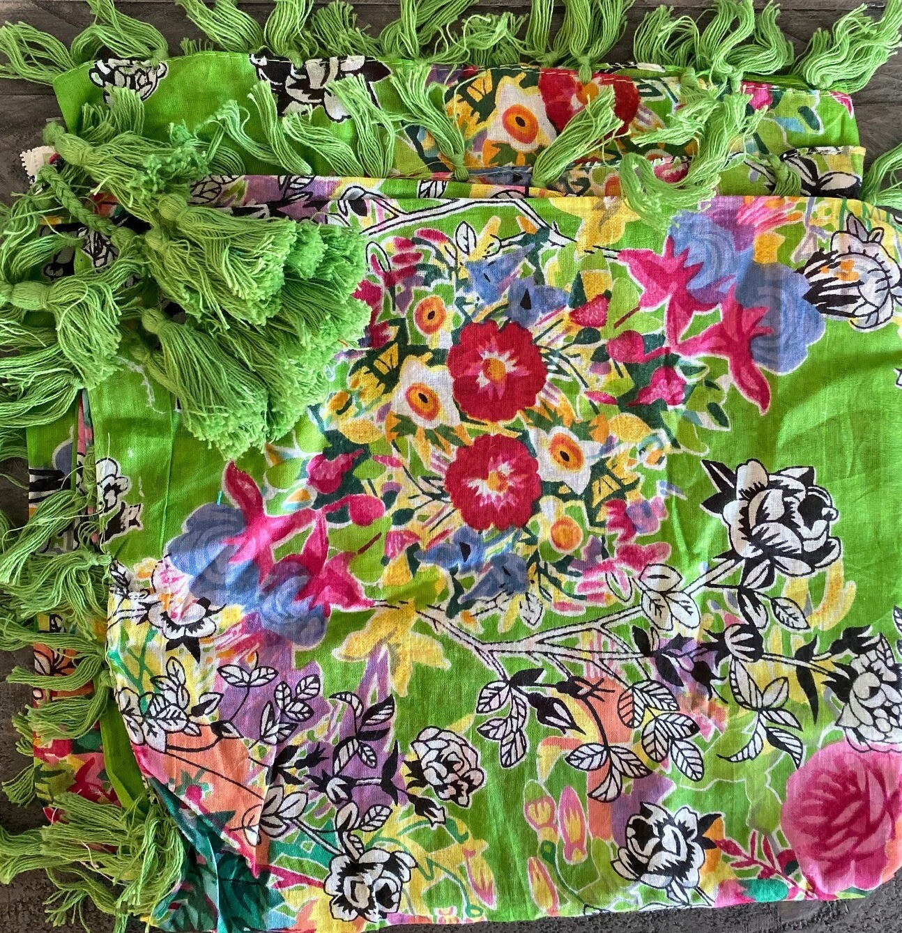 Medium green extra fancy tichel