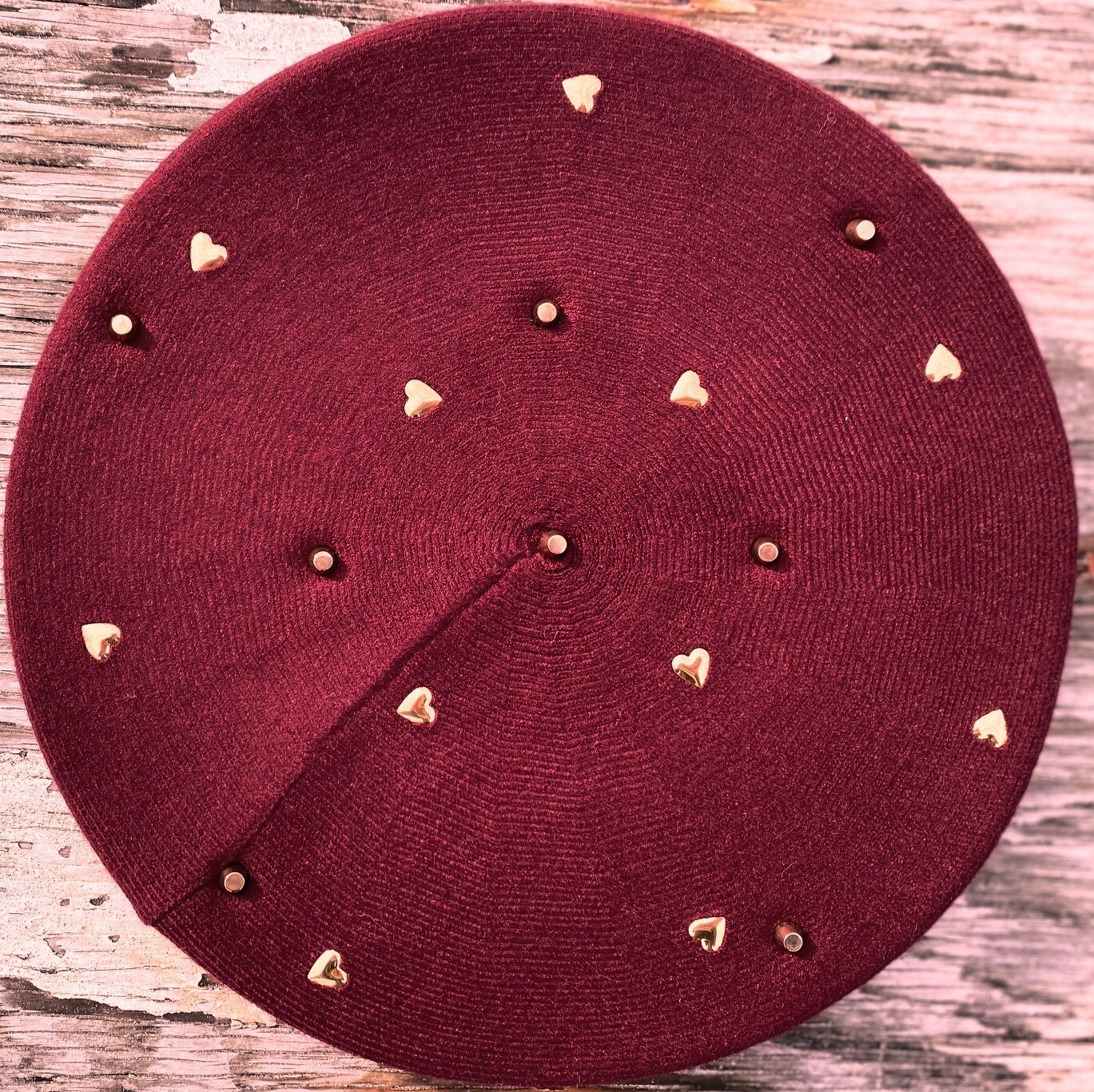 Maroon soft beret w/heart &amp; studs