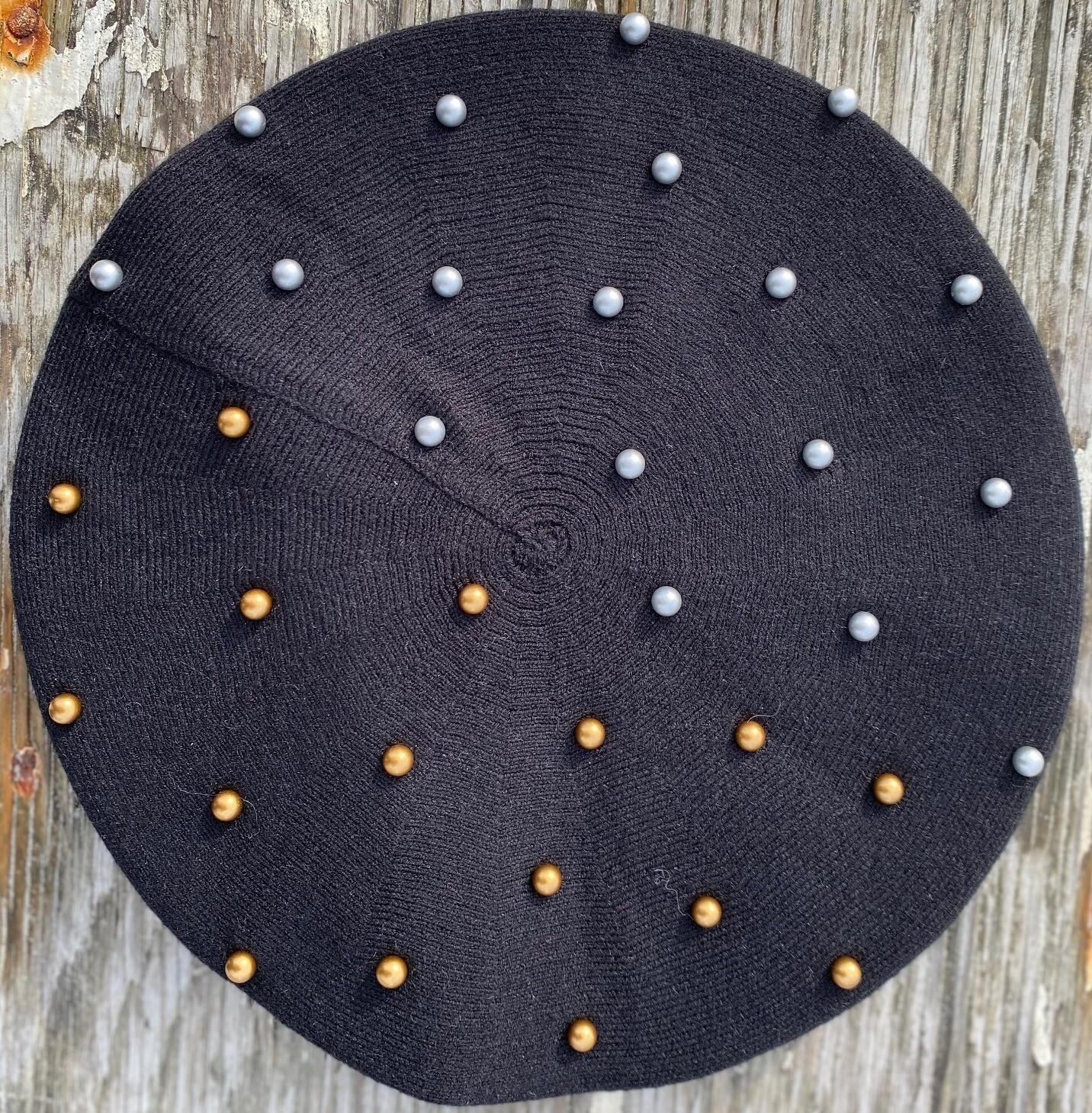 Black soft beret w/ dual colored pearls
