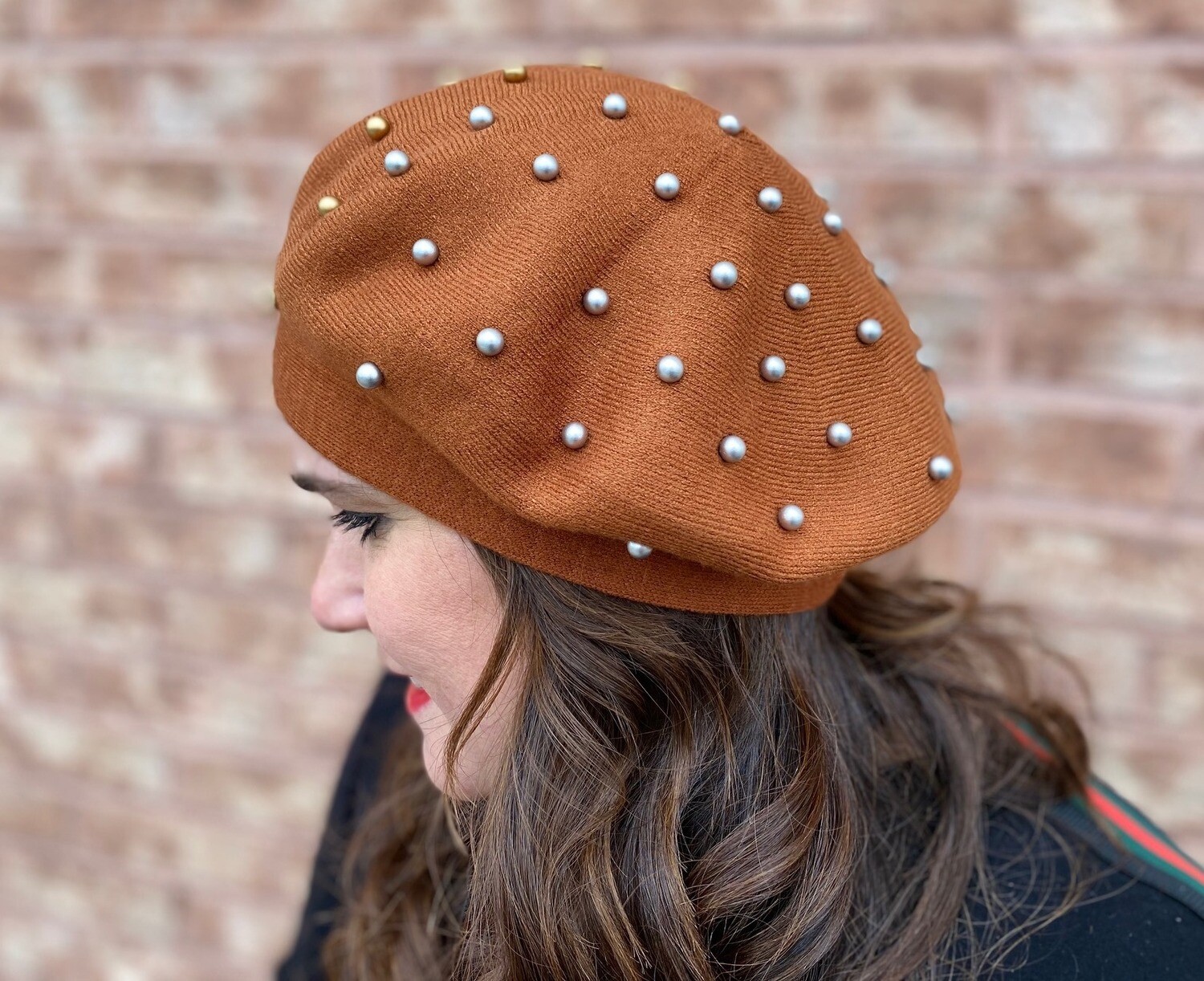 Burnt orange soft beret w/ dual colored pearls