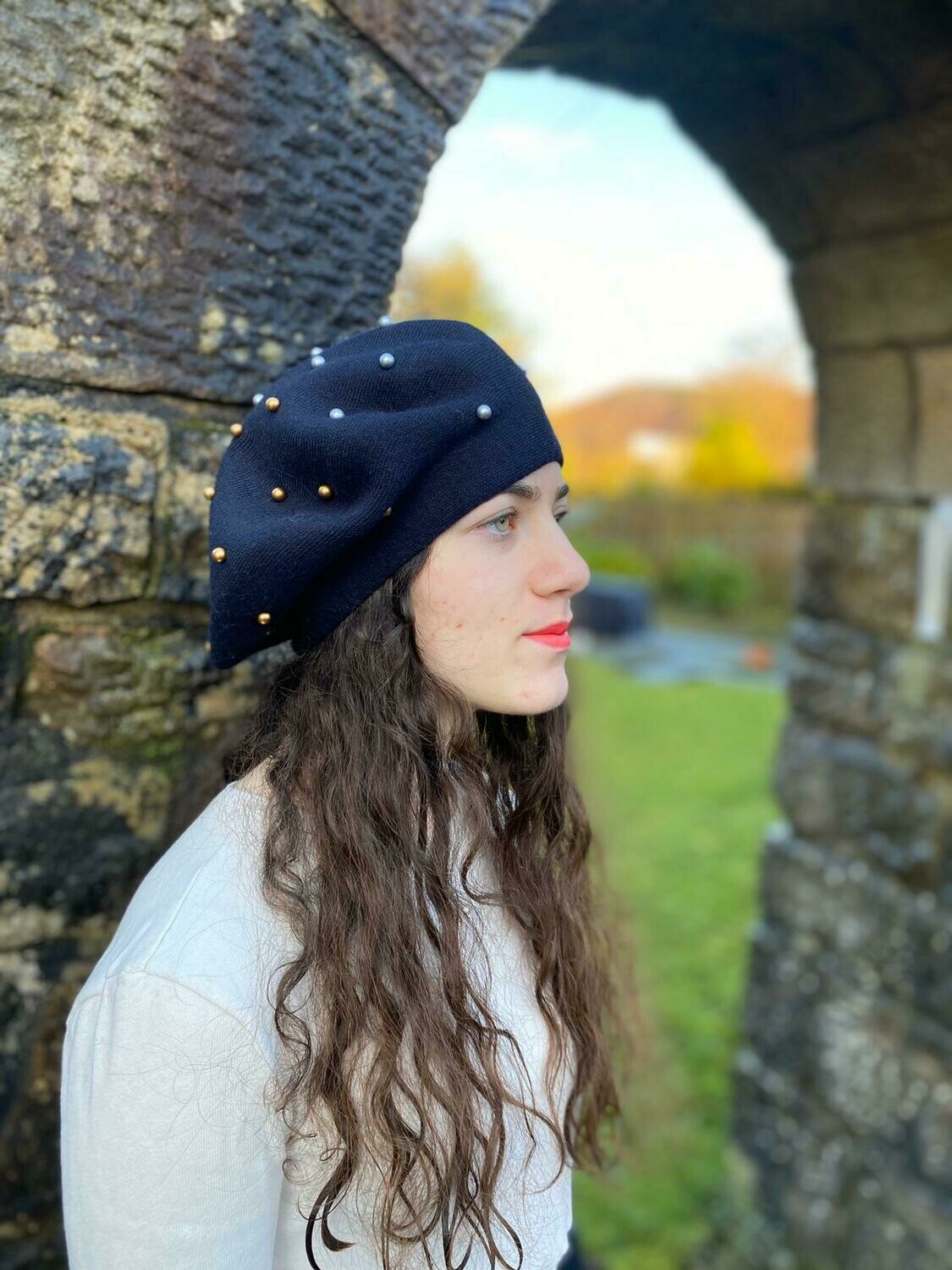 Dark navy soft beret w/ dual colored pearls